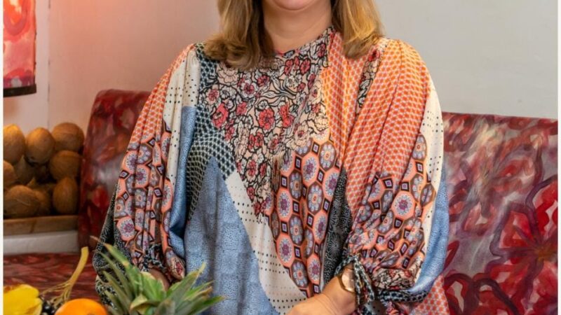 El amor por su terruño la tierra que la vio nacer ha sido cuna de inspiración de la «dama del cuero» Gaby Arenas, desde este portal apoyamos sus iniciativas en pro de la Ciudad Heroica.