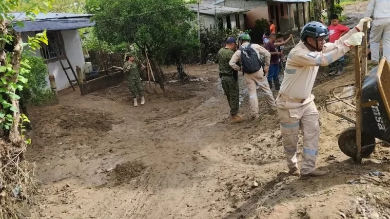 En San Cayetano corregimiento de San Juan Nepomuceno la Armada de Colombia atendió emergencia ocasionada por ola invernal.