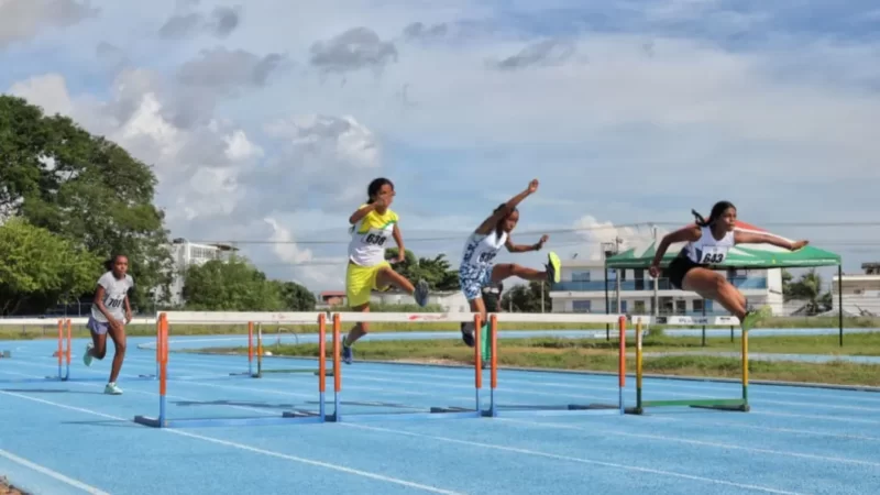 Listos Juegos Intercolegiados fase distrital marchando en orden.