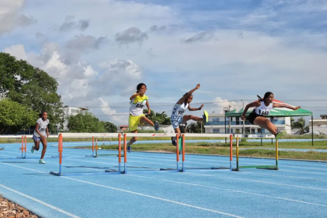 Listos Juegos Intercolegiados fase distrital marchando en orden.