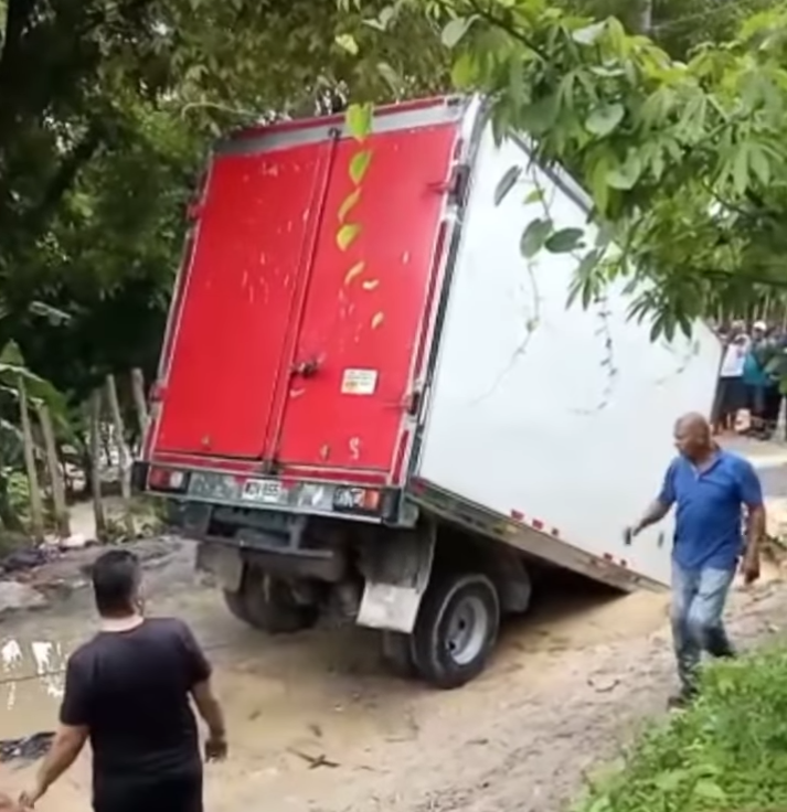 Por culpa de un pesado vehículo el 58% de la ciudad esta sin el servicio de agua potable, Acuacar ya inició trabajos de reparación.
