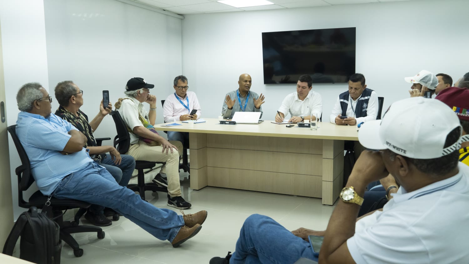 Afinia conformó un equipo interdisciplinario para atender a los manifestantes de las marchas