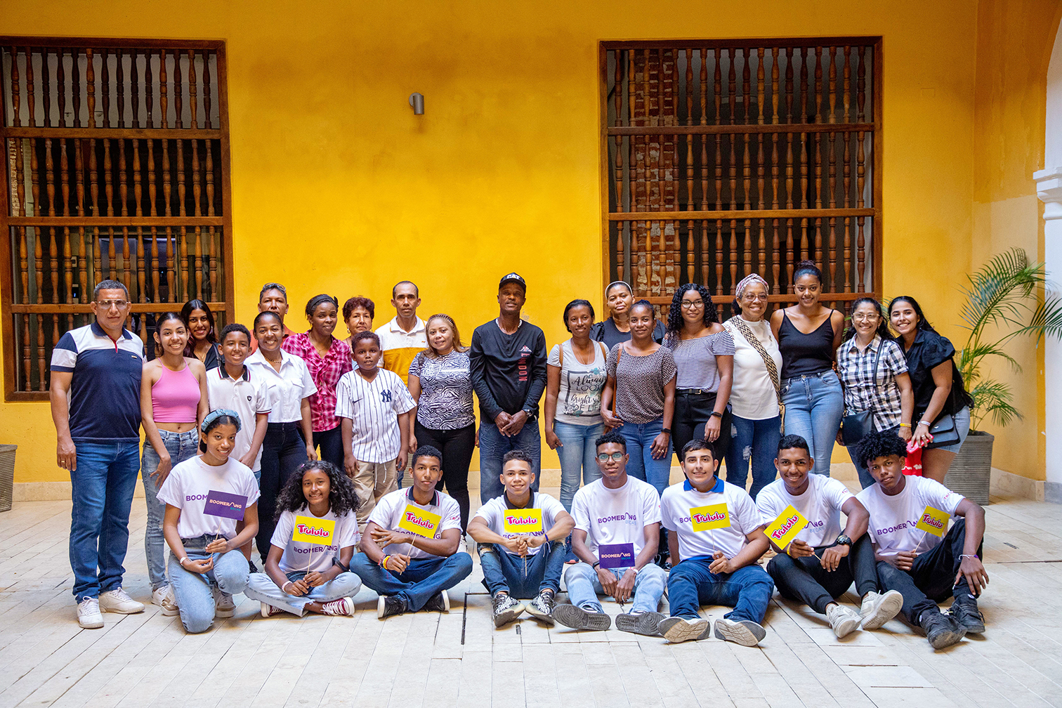Colectivo Traso sigue transformando vidas, está vez 65 jóvenes recibieron becas para estudios superiores, a través del proyecto Boomerang.
