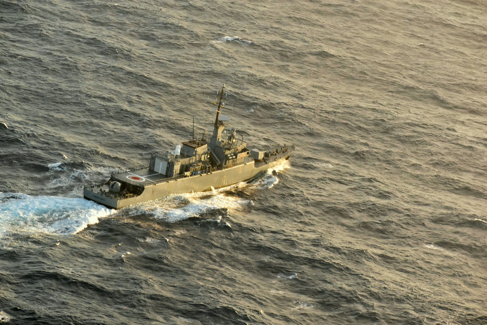 La armada continúa las operaciones de búsqueda de cuatro personas desaparecidas luego del siniestro marino que cobro una vida humana.