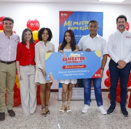 Surtigas entrega becas a jóvenes Cartageneros de estratos 1y 2 a través de su línea de financiación Brilla, y la convocatoria «alumno brillante».
