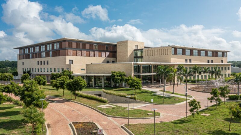 Pacientes pediátricos del Hospital Serena del Mar, pintan sus sueños durante su tratamiento de quimioterapia.El Hospital Serena del Mar ha adoptado el Arte-Terapia como parte del tratamiento oncológico para niños que padecen esta enfermedad.