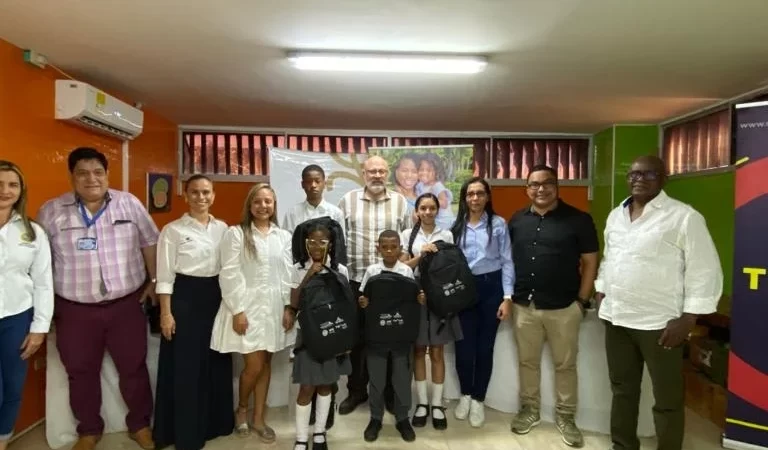 Para contribuir al proceso pedagógico de los niños y las niñas en este inicio de su año escolar, Colectivo Traso y otras empresas de unieron para entregar Kits educativos a la IE Corazón de María y Liceo de Bolívar.