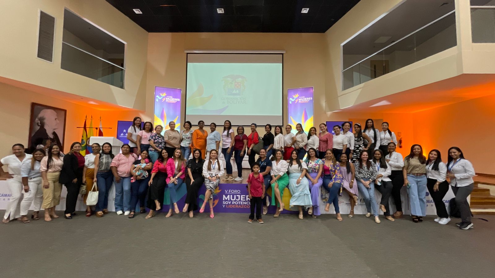 Con la presencia de más de 300 mujeres profesionales la CCC celebró el mes de la mujer.