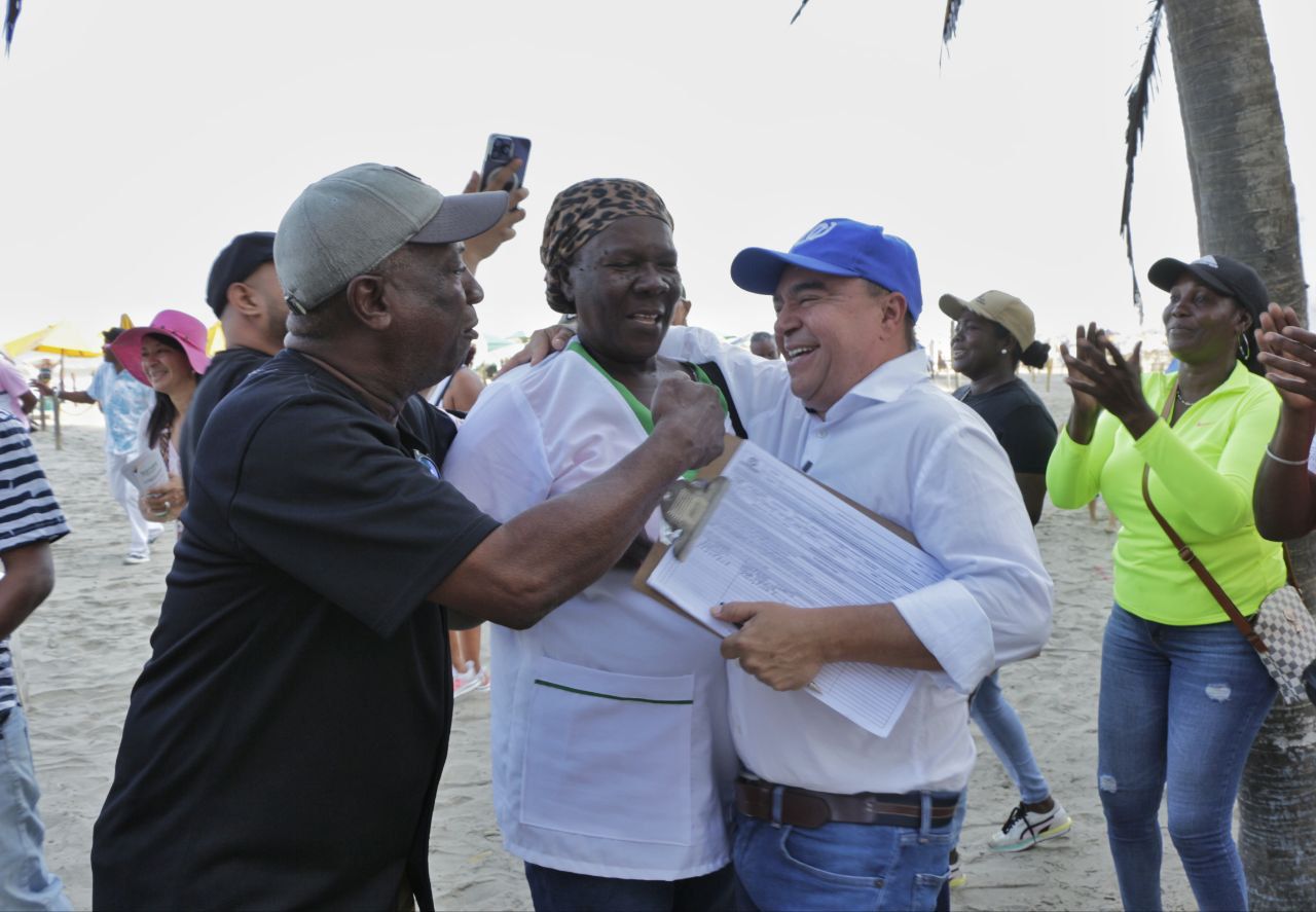 Con calor humano fuer recibido William García en las playas de bocagrande, los tres golpes continua adelante.