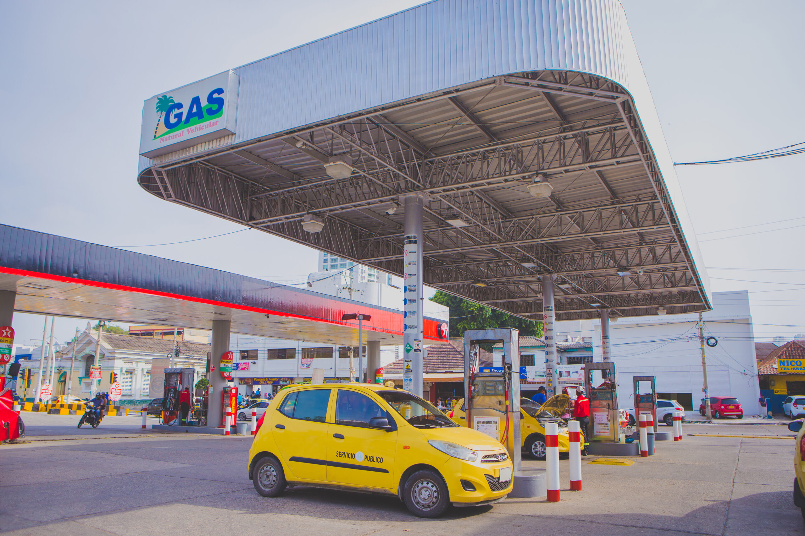 Gas natural vehicular alternativa de combustible más económica para los taxistas:Surtigas.