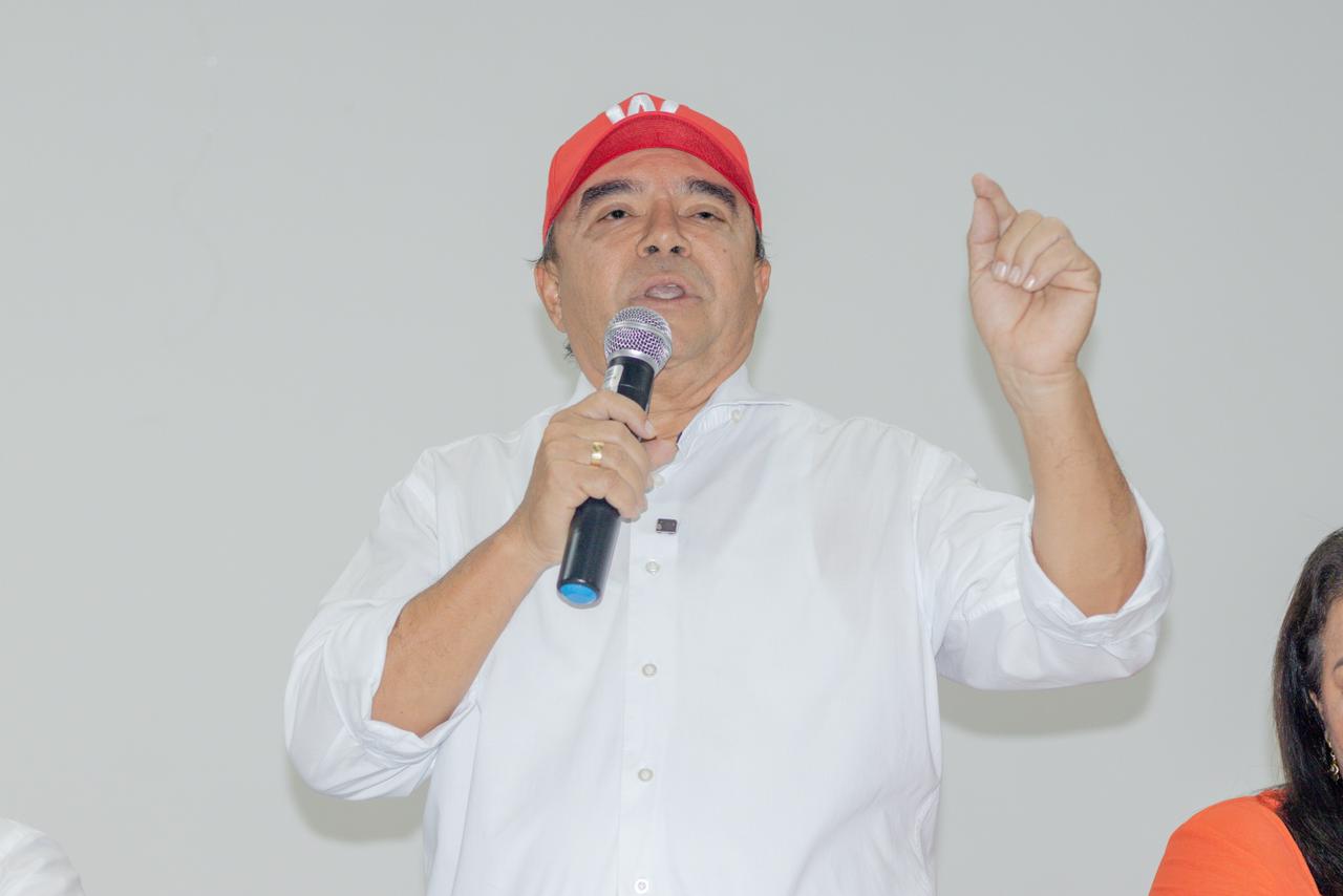 A pesar de haber enfrentado ataques de injurias y calumnias el candidato a la Alcaldía William García Tirado, dijo, en desarrollo del foro de la U de C, que «su compromiso es con el progreso y la unidad de Cartagena.