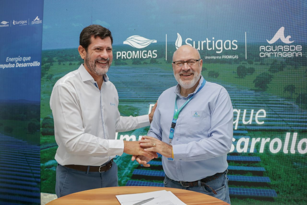 La alianza entre Surtigas y Acuacar se selló tras la firma de ampliación de la capacidad del Paque Solar Canal del Dique.