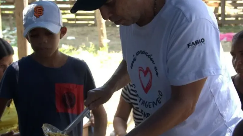 Fabio Aristizábal candidato a la alcaldía invertirá en comedores comunitarios en lugar de vallas publicitarias.