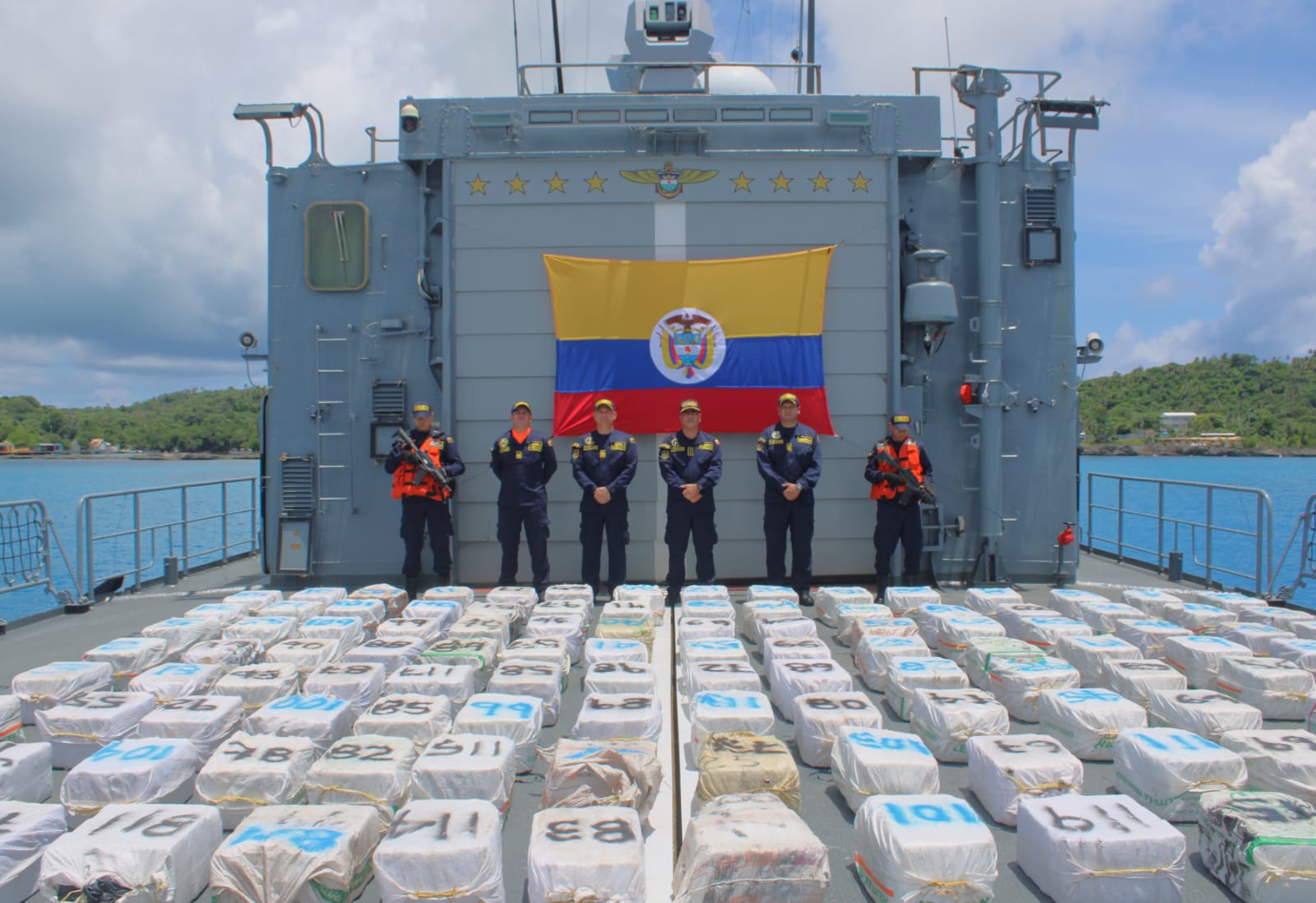 Tres toneladas de cocaína avaluada en 100 millones de dólares incautaron fuerzas militares colombianas en San Andrés Islas.