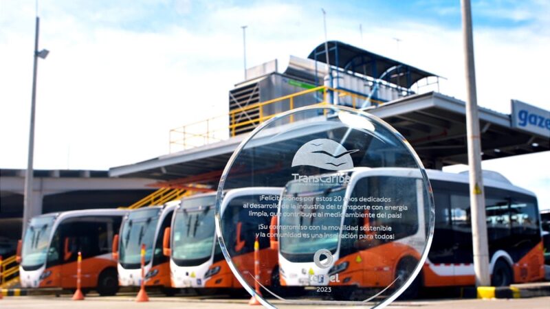 Transcaribe recibe reconocimiento por el uso de energías limpias en su operación