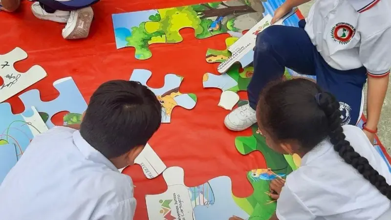 Que los niños aprendan jugando es el objetivo de Las Ludotecas Viajeras que continúan su recorrido mágico en Cartagena: Está vez los niños del John F. Kennedy aprendieron.