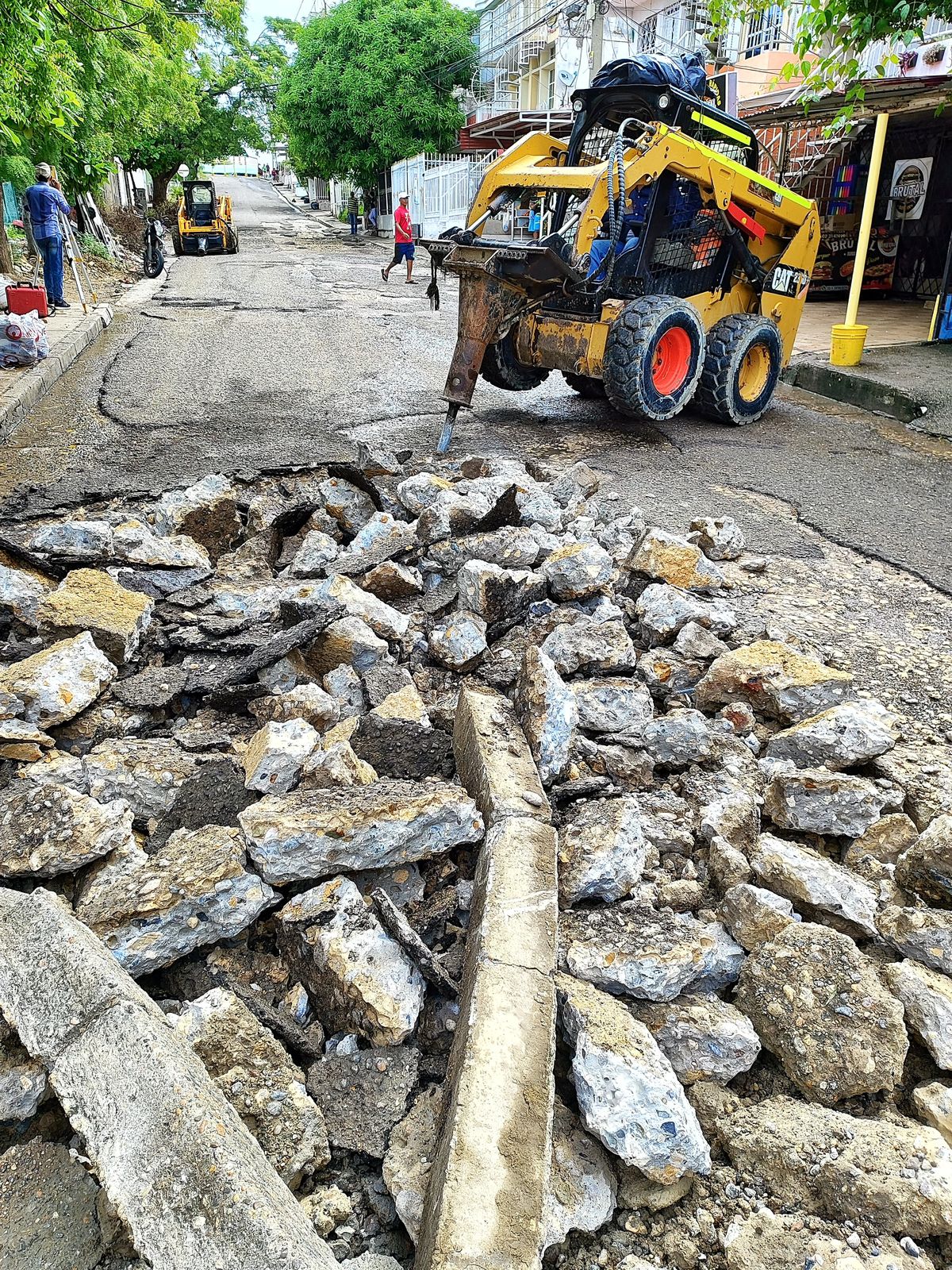 Alcalde de Cartagena, William Dau, inicia pavimentación en la calle La Lengua, en Los Calamares.
