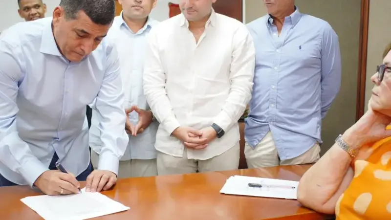 Ante notaría sexta se posesionó el nuevo Alcalde Dumek Turbay paz.