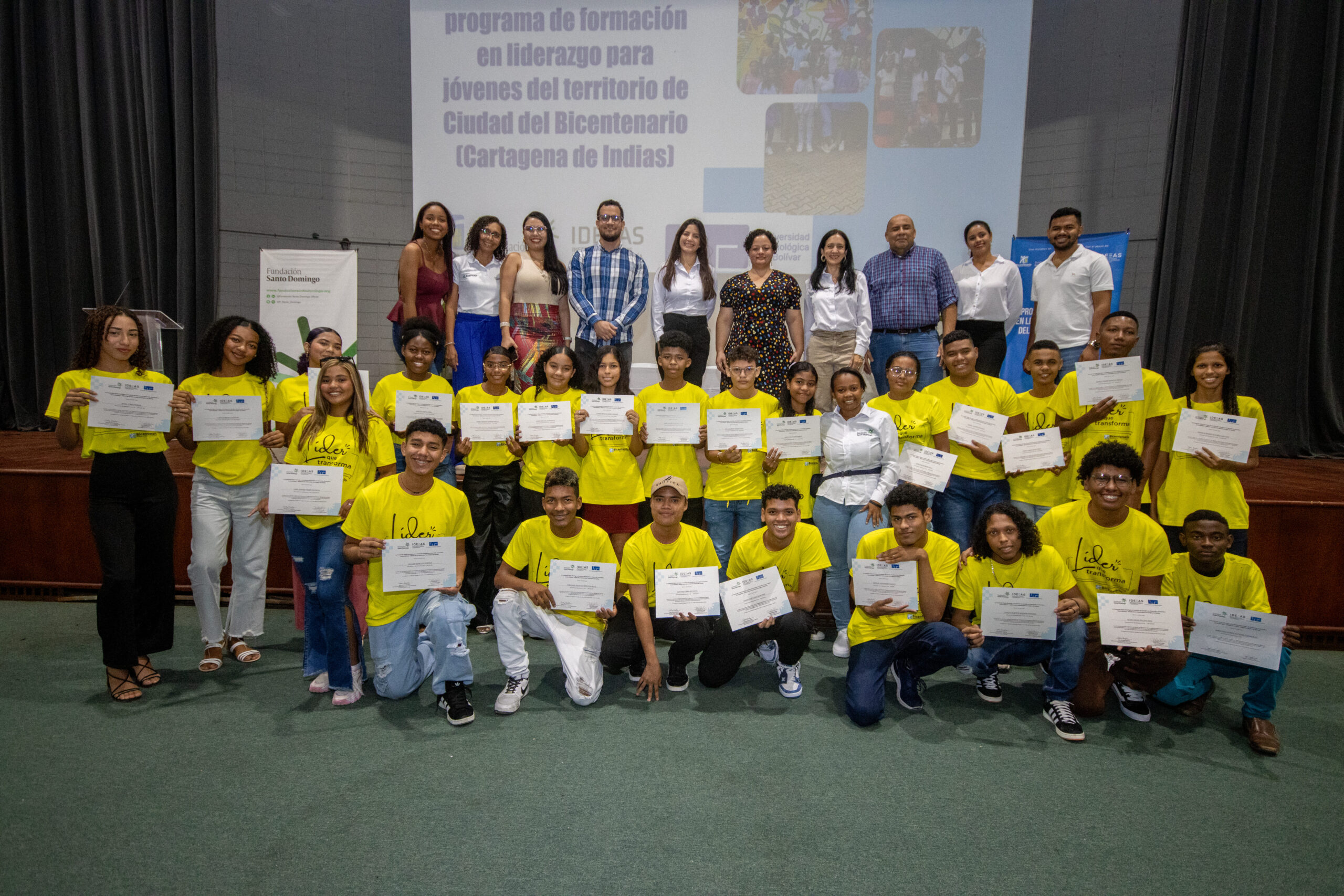 30 jóvenes de Ciudad del Bicentenario y barrios vecinos se certificaron como lideres con el apoyo de la UTB y Fundación Santo Domingo.