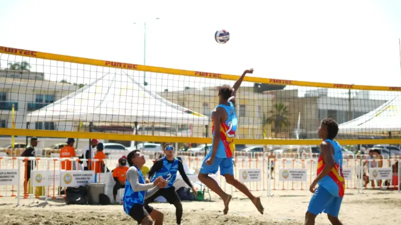 Tercer día de fútbol playa en Cartagena.