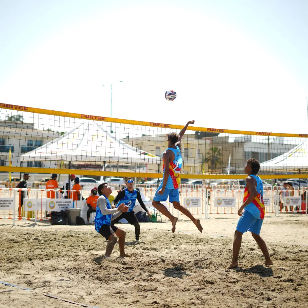 Tercer día de fútbol playa en Cartagena.