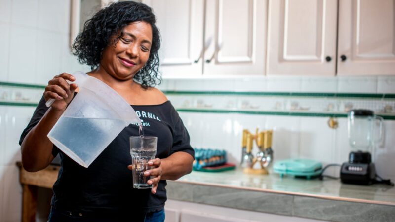 No desperdicies agua, a partir de febrero, mediante resolución de la CRA, se cobrarán costos adicionales por altos consumos.