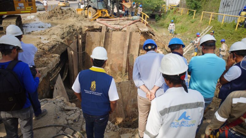 Al menos 30 horas más, estará la ciudad de Cartagena sin agua: Alcalde Dumek Turbay.