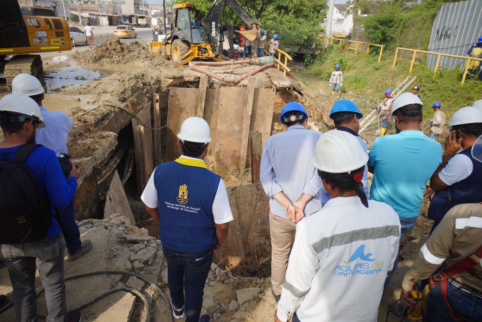 Al menos 30 horas más, estará la ciudad de Cartagena sin agua: Alcalde Dumek Turbay.