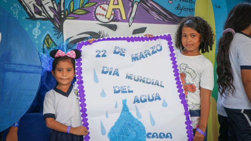 Con los niños Aguas de Cartagena celebró el día mundial del agua.
