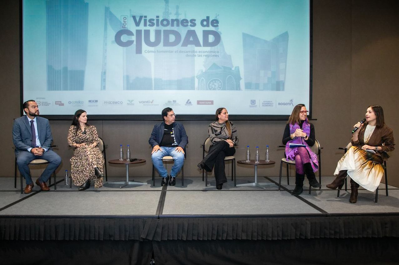Primer foro «Visiones de Ciudad» instrumento asertivo en el desarrollo económico regional y del país.