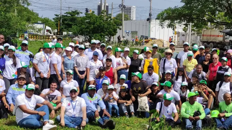 «SEMBRATÓN POR LA VIDA” proyecto de la Cámara de Comercio de Cartagena y aliados de la ciudad, plantaron más de 100 árboles.