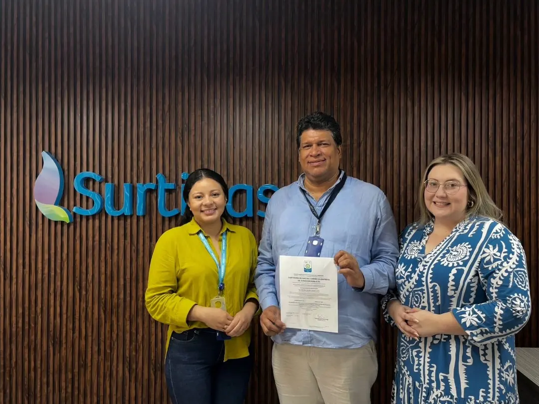 Por su liderazgo en sostenibilidad, el Clúster petroquímica- plástico de la Cámara de Comercio recibe reconocimiento.