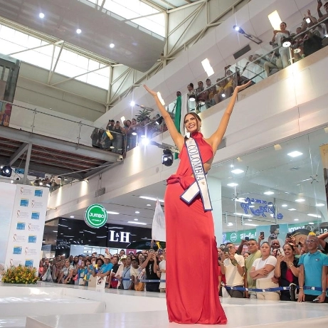 Centro Comercial Caribe Plaza brilló con la visita de las reinas Nacionales.