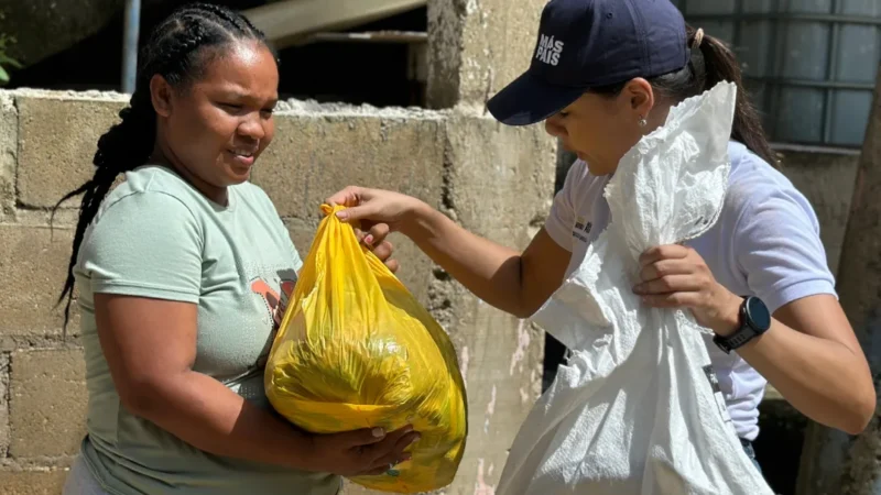 300 familias de los barrios del municipio de Turbaco: Las Cocás, El Recreo, Fátima, Ají y Margaritas, recibieron kit alimentariode empresas afiliadas a ANDI y TRASO .