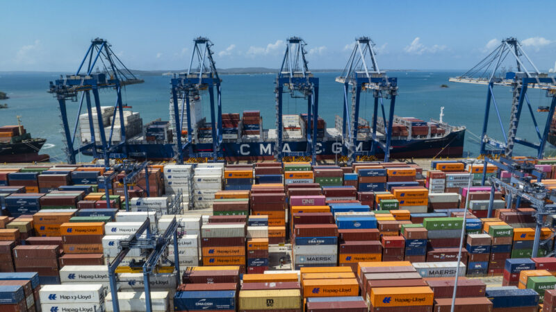 Con 3.7 millones de contenedores, el grupo puerto logró record histórico en 2024.