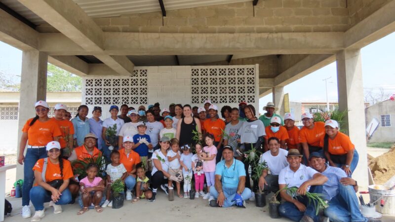 La Fundación Serena del Mar, inició en su programa de voluntariado, jornada de siembra y pintura en la biblioteca pública de Tierra Baja.