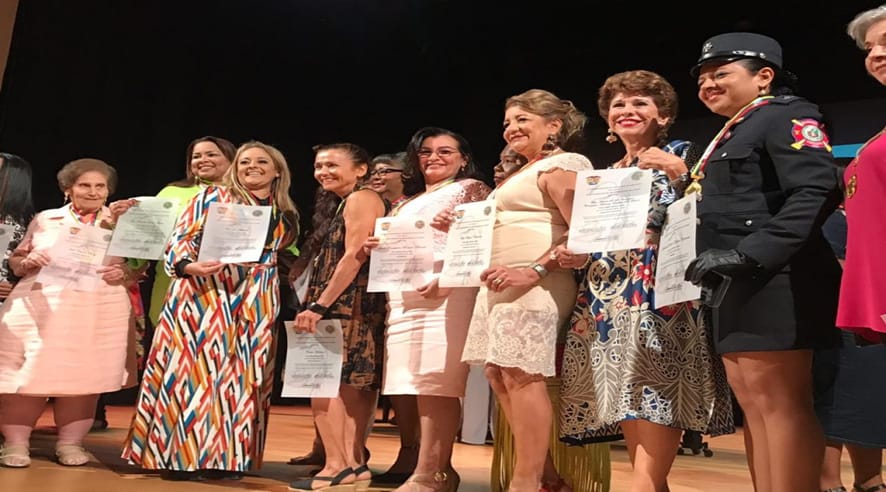 En ceremonia especial, Fundación Mujer Bolívar, exalta a mujeres Cartageneras.