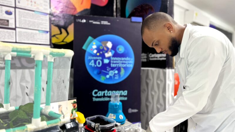 A través de un proceso innovador jóvenes produce proteína para consumo animal, abono orgánico y grasas empleadas en la generación de biodiésel.