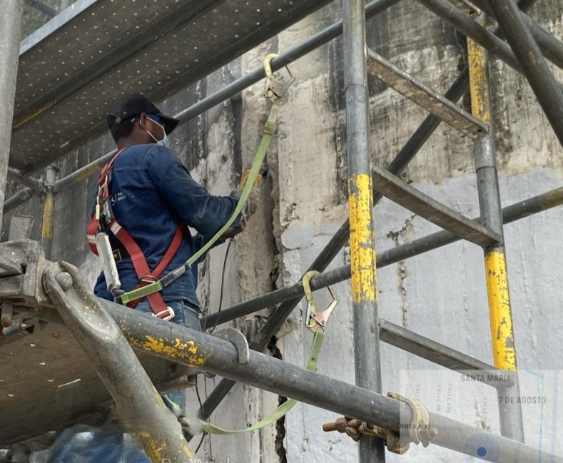Después de 30 años, la comunidad del sector La Poza, en el barrio Daniel Lemaitre, cuenta con un muro de contención reforzado que mitiga riesgos y estabiliza el terreno.