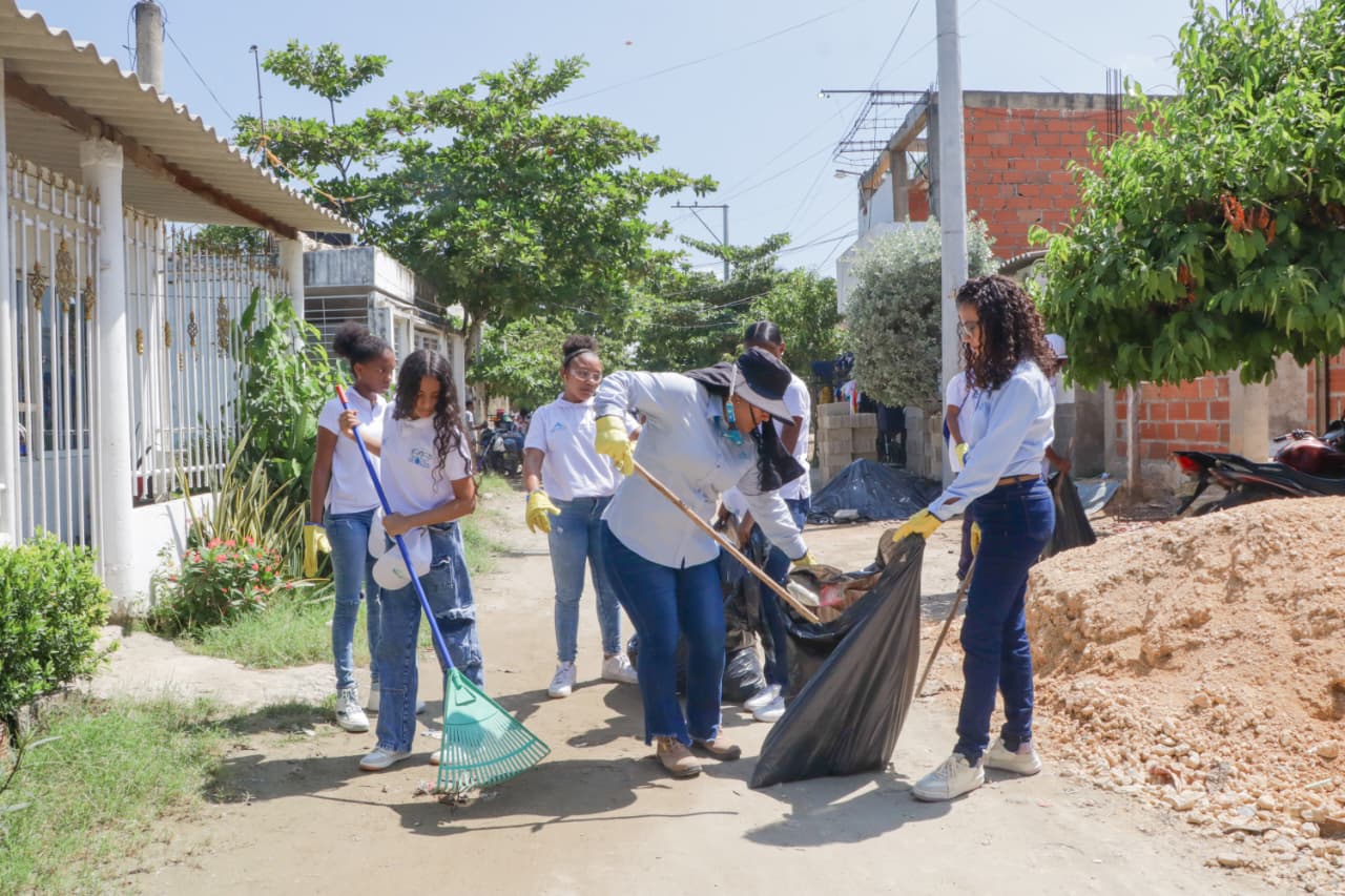A través del club de defensores del agua, Acuacar, impulsa jornadas ambientales en la boquilla.