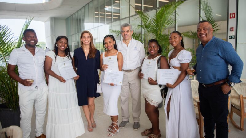Con apoyo de la Fundación Serena del Mar, 15 beneficiarios se gradúan como técnicos en auxiliar de enfermería.