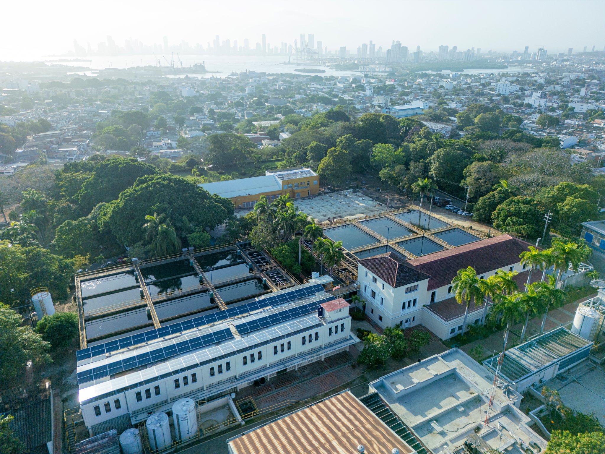 Obras que benefician a más de 600 familias en Nelson Mandela, ejecuta Aguas de Cartagena.