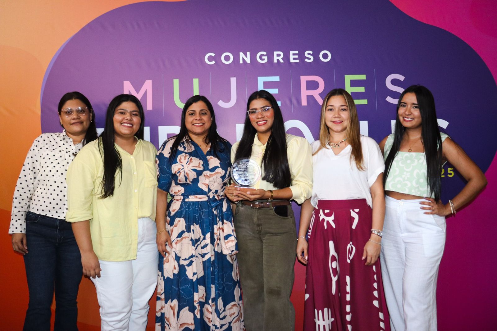El tercer congreso de mujeres imparables impulsado por el Colectivo Traso, con la participación de más de 200 mujeres se reafirma como escenario de desarrollo y liderazgo.