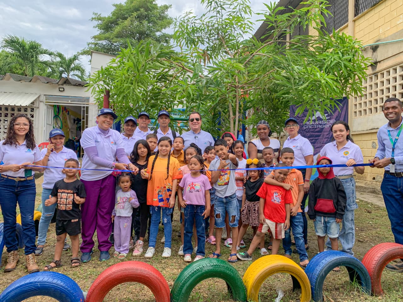 Jornada de recuperación y embellecimiento realizó Acuacar en el barrio Nelson Mandela.