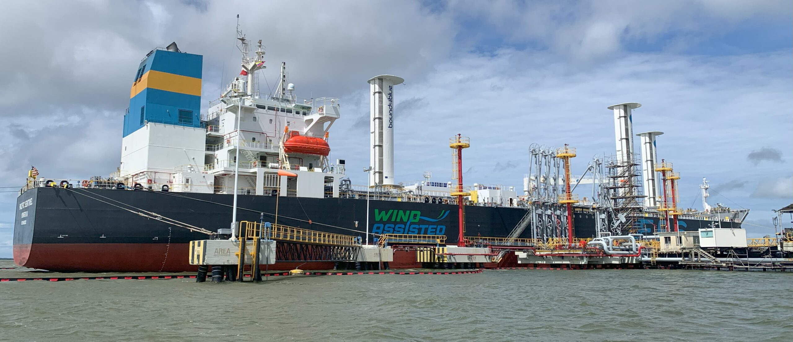 Operación de transporte marítimo en buque asistido con la fuerza del viento reduce emisiones de CO2 en 49%