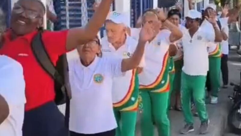 Adultos mayores del CDI Olaya comprometidos con la actividad física.