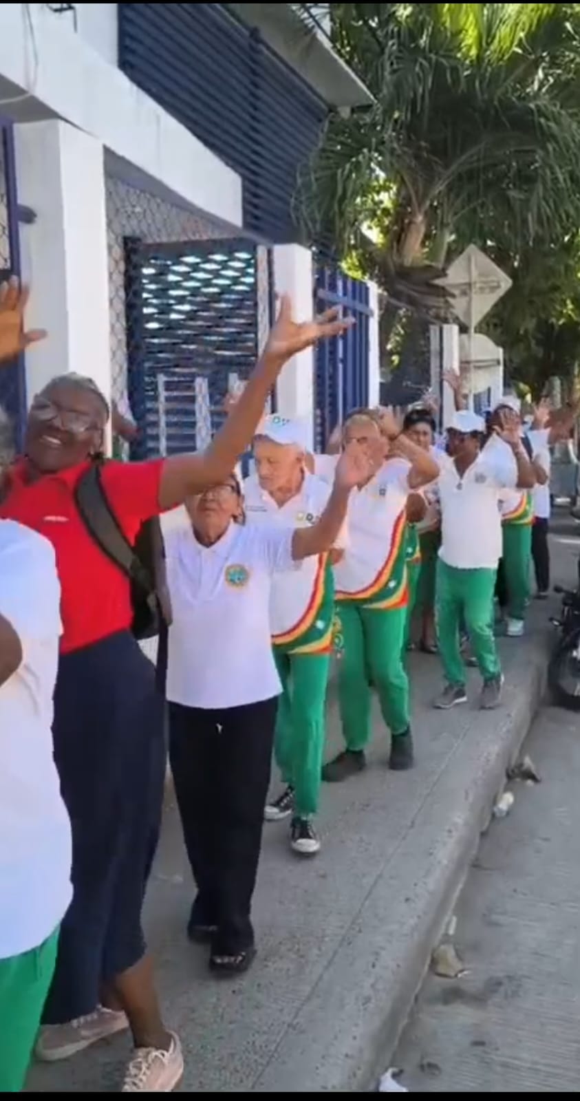 Adultos mayores del CDI Olaya comprometidos con la actividad física.