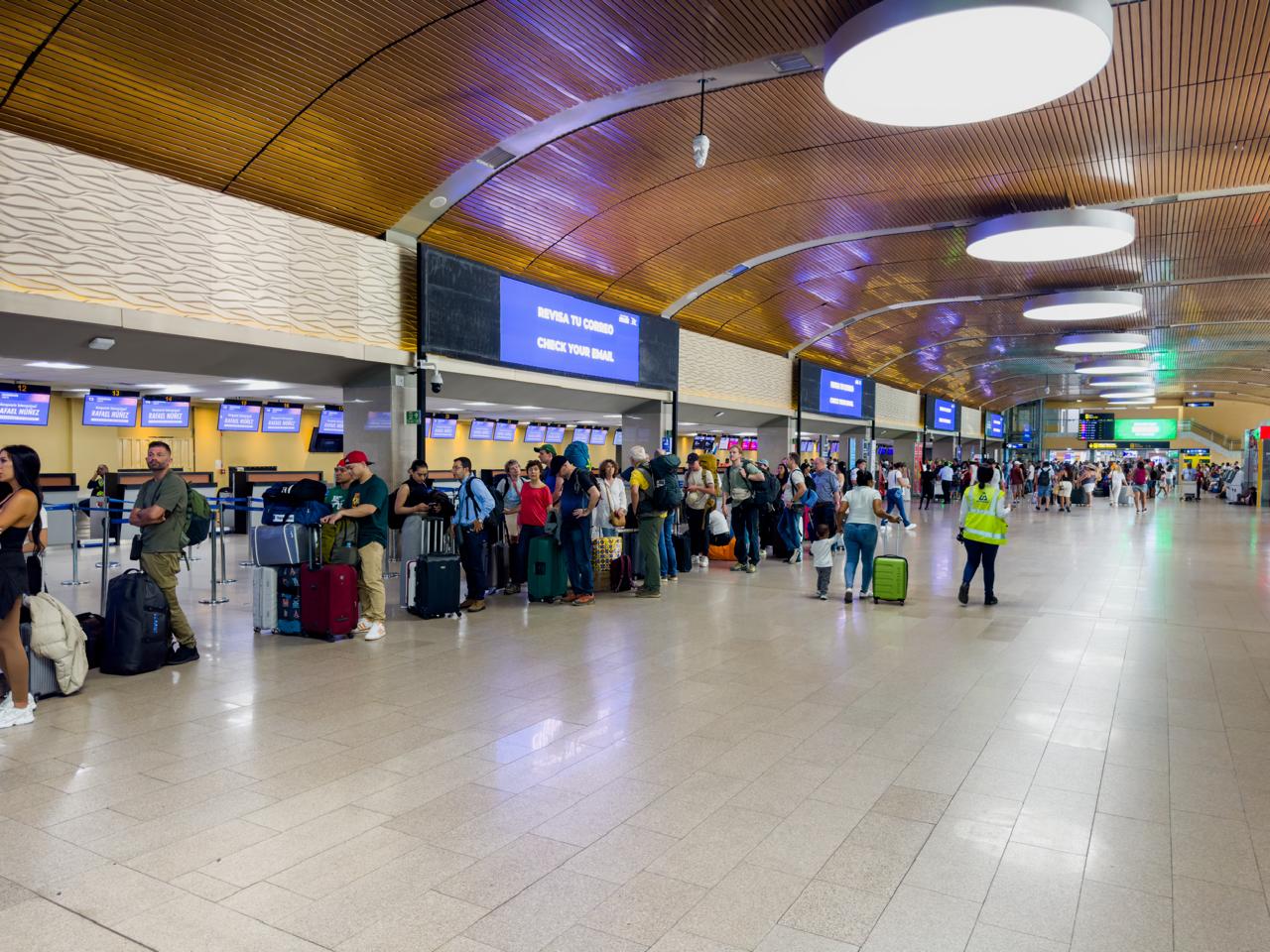 Aeropuerto Internacional Rafael Núñez de Cartagena proyecta récords de pasajeros en temporada alta.