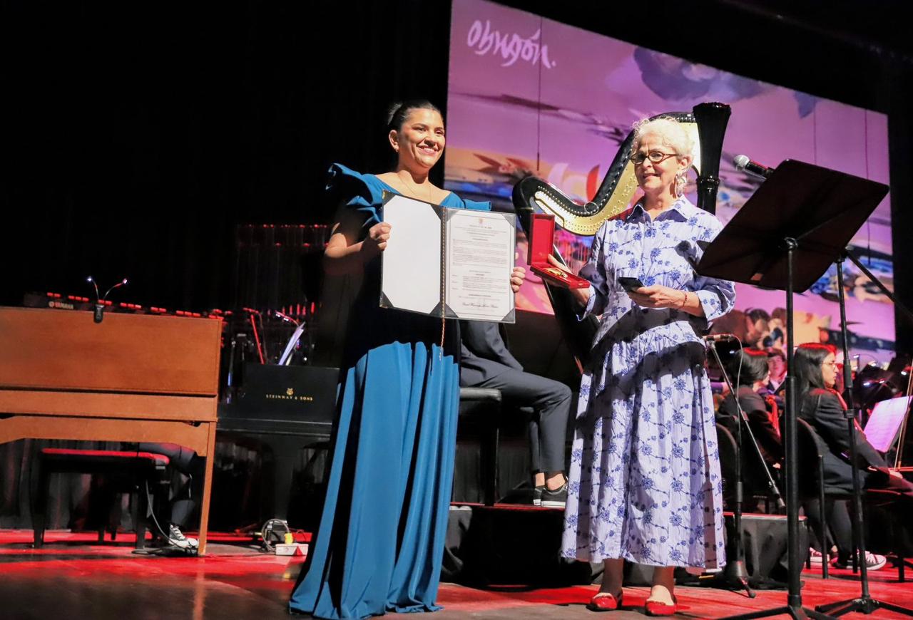 En desarrollo del Festival de Música, el Gobernador Yamil Arana, rindió homenaje a la Fundación Salvi.