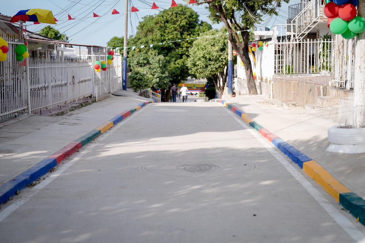 Gobernador Yamil Arana, inaugura obras viales esperadas por décadas en Blas de Lezo y Nelson Mandela